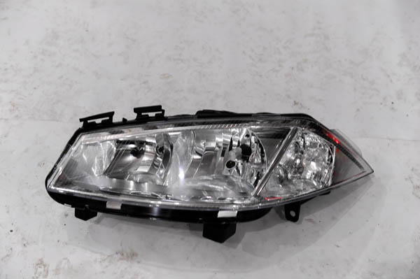 Megane çıkma yedek parça_megan2 2004 far
